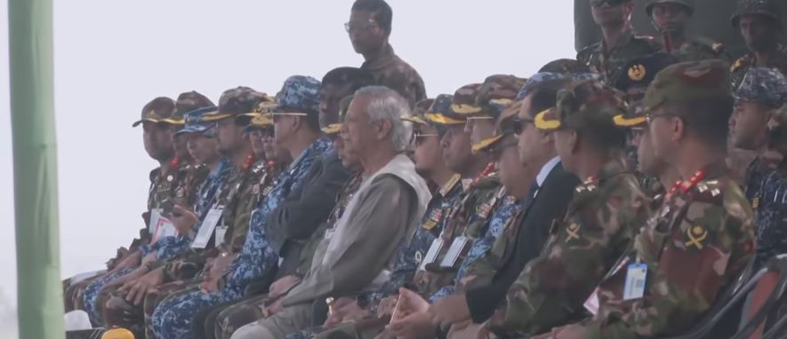 বাংলাদেশ সেনাবাহিনীর যুদ্ধকৌশল ও দক্ষতা প্রশংসনীয়: প্রধান উপদেষ্টা